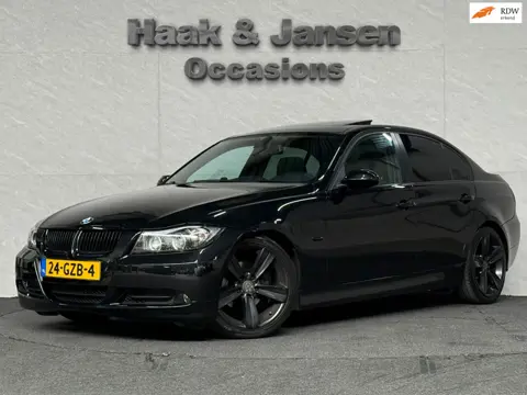 BMW 3-serie 320i Panoramadak Navigatie Cruise Stoelverwarming