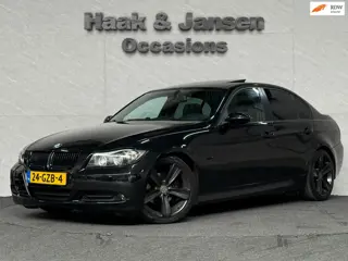 BMW 3-serie 320i Panoramadak Navigatie Cruise Stoelverwarming