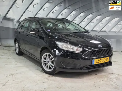 Ford Focus Wagon 1.0 Trekhaak, dealer onderhouden
