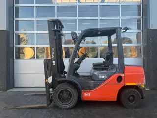 Toyota 02-8FDF30 (bj 2018)