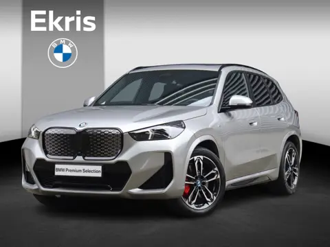 BMW iX1 eDrive20 | M Sportpakket Pro | Panodak | Head-Up | Driving Assistant Plus | Harman Kardon | 