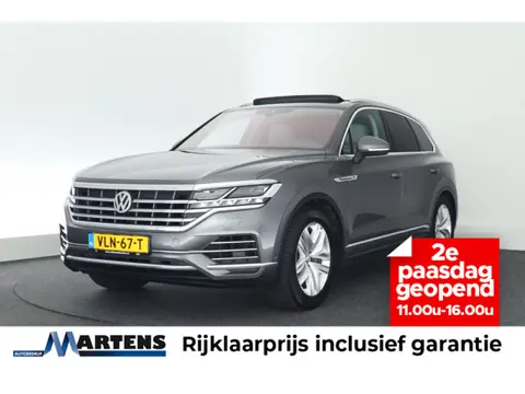 Volkswagen Touareg 3.0 TDI 230pk R-Line Grijs Kenteken Trekhaak Camera Luchtvering Matrix Led Keyles