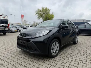 Toyota Aygo X 1.0 VVT-i S-CVT Play Automaat stoelverwarming, keyless etc (RIJKLAARPRIJS)