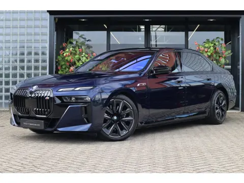 BMW 7 Serie M760e xDrive | M Sportpakket Pro, Driving Assistant Professional, Carbon interieur, Bowe