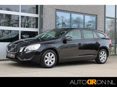 Volvo V60 1.6 T3 Kinetic Trekhaak Cruise Control Climate Control