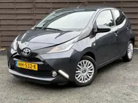 Toyota Aygo 1.0 VVT-i x-play / AC / CAMERA / BT / NAP / GR.SCHERM / NL-AUTO