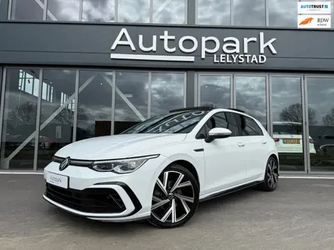 Volkswagen Golf 1.5 eTSI R-Line Business PANO