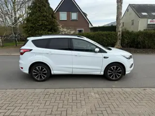 FORD KUGA ecoboost ST Line*automaat*trekhaak*ECC*apple/android*cruise*Opendak*