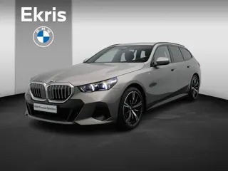 BMW 5 Serie Touring 520i M Sportpakket | Trekhaak | Driving Assistant Plus | Harman Kardon | 20"