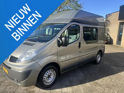 Renault Trafic 2.5 dCi T29 L1H2 Mooie bus, ex-rolstoelbus, geschikt om camper van te maken, eerste e