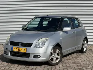 Suzuki Swift 1.3 Exclusive | Nieuw Binnen! | Airco | Radio CD | 5 Drs | APK 04-08-2026 |