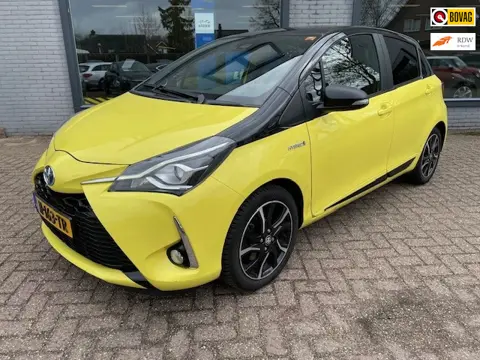 Toyota Yaris 1.5 Hybrid Premium Yellow Edition Bi-Tone | Navi | Panodak | Camera