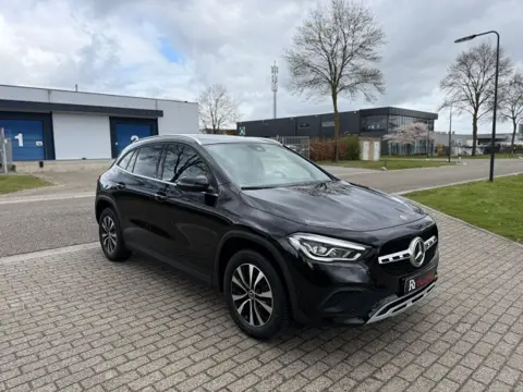 MERCEDES-BENZ GLA-KLASSE 180 Aut Panorama Led Xenon