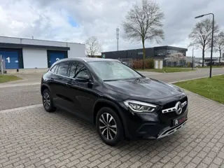 MERCEDES-BENZ GLA-KLASSE 180 Aut Panorama Led Xenon
