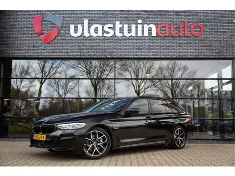 BMW 5 Serie Touring 530e M-Sport , Shadowline, Adaptive Cruise, Trekhaak, Leder, SOH 91%