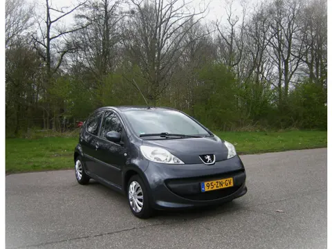 Peugeot 107 1.0-12V XS . 5 Drs . Airco . Elec ramen . enz