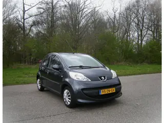 Peugeot 107 1.0-12V XS . 5 Drs . Airco . Elec ramen . enz