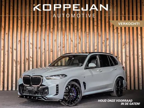 BMW X5 xDrive50e 489PK High Executive M-Sport | ICONIC GLOW | PANO | HEAD-UP | HARMAN KARDON | SKYLO