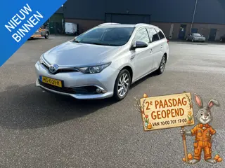 TOYOTA AURIS TOURING SPORTS 1.8 HYBRID EXECUTIVE I 2E PAASDAG OPEN I AUTOMAAT I TREKHAAK I P-CAMERA 