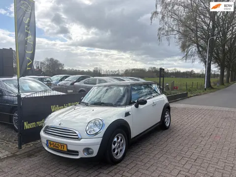 Mini Mini 1.6 Cooper Chili ,AIRCO,PANORAMADAK,MULTIMEDIA,ELEKT PAKKET,AUX,SPORTVELGEN,MET APK