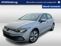 Volkswagen Golf 1.4 eHybrid Style / Stoelverwarming / Navi / Carplay / Parkeersensoren vóór en achte