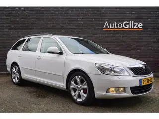 Skoda Octavia Combi 1.8 TSI Elegance Business Line Open Dak. Stoelverwarming. Trekhaak.