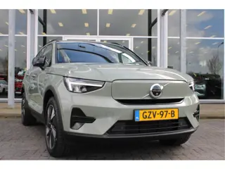 Volvo EX40 Extended Range Plus 82 kWh | El. Trekhaak | 360 Camera | Adapt. Cruise | BLIS | Verw. Voo