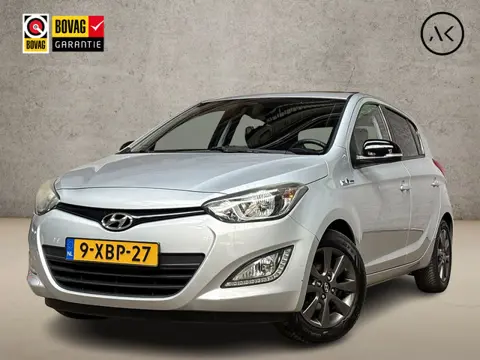 Hyundai i20 1.2i Sport Deluxe (SCHUIFDAK, APPLE CARPLAY, AIRCO, LEDER, PARKEERSENSOREN, SPORTSTOELEN