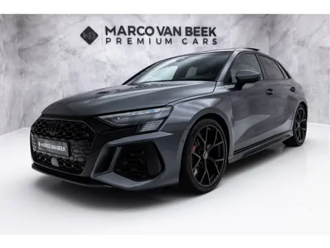 Audi RS3 Sportback 2.5 TFSI Quattro | Pano | B&O | Sportuitlaat | RS Design Rood