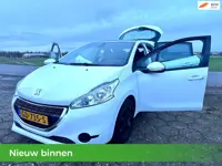 Peugeot 208 1.2 VTi Panoramadak, Stoelverwarming, Navi scherm, Airco