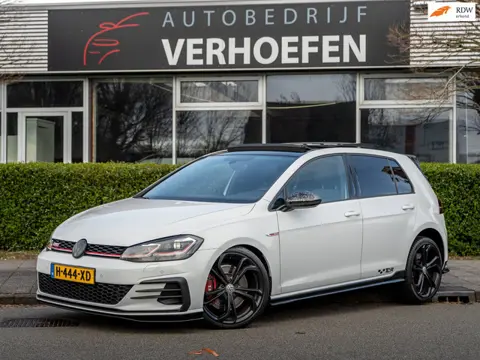 Volkswagen Golf 2.0 TSI GTI TCR - AKRAPOVIC - KEYLESS - PANORAMADAK - APPLE CARPLAY - PARK CAMERA - 