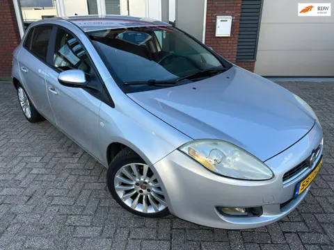 Fiat Bravo 1.4 T-Jet Corporate / Clima / PDC / LM / NAP