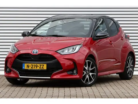 Toyota Yaris 1.5 Hybrid Executive Bi-Tone (bj 2022)