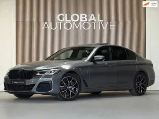 BMW 5-serie 545e xDrive High Executive - M PAKKET - 19'' - SCHUIFDAK