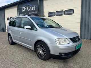 Volkswagen Touran 2.0-16V FSI Highline APK