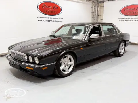 DAIMLER V8   - ONLINE AUCTION
