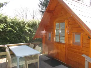 Grote blokhut/lodge/stacaravan op onderstel te koop met cv zonder staanplaats