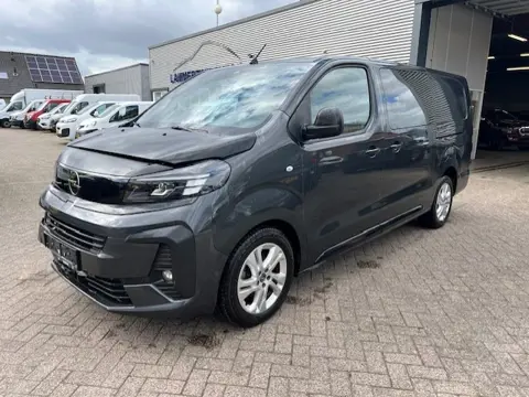 Opel Vivaro 2.0D 106KW L3 DC LANG AUTOM. KLIMA NAVI CAM.