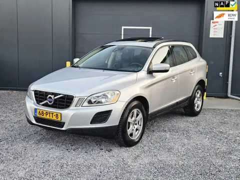 Volvo XC60 2.0T Momentum boekjes compleet zeer nette staat