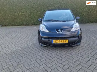 Peugeot 107 1.0-12V XR