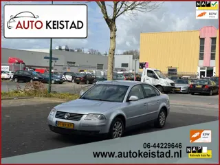 Volkswagen Passat 2.0-20V HIGHLINE CLIMA/CRUISE! VELE OPTIES!
