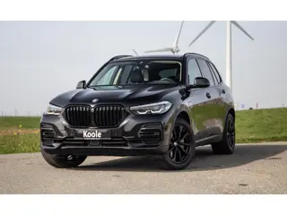 BMW X5 xDrive45e CARPLAY / CAMERA / DEALER ONDERHOUDEN /  LEER / STOELVERWARMING / BLACK ON BLACK