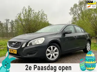 Volvo S60 1.6 T4 Kinetic Automaat / 2e Eigenaar / Navigatie / Clima / Trekhaak / Goed Onderhouden / 