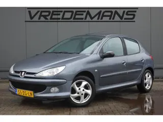 Peugeot 206 1.4 Forever (Nieuwe distributieset!)
