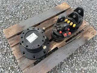 QUANTITY of (3) Hydraulic Rotators
