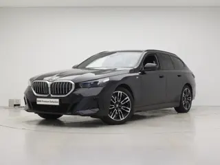 BMW 5 Serie Touring 520i M-Sport | Driving Assistant Professional | Trekhaak | Standkachel | Carbon 