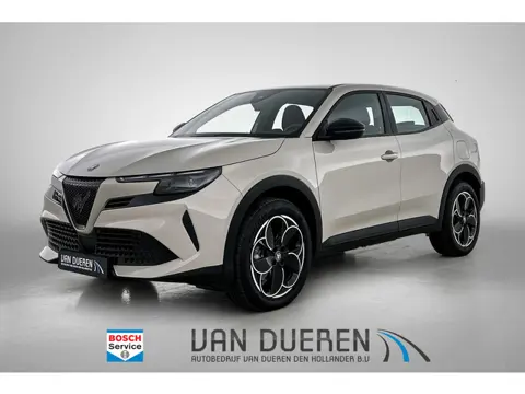 Alfa Romeo Junior Elettrica 54 kWh Carplay, DAB (bj 2025)