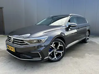 Volkswagen Passat Variant 1.4 TSI GTE 1e EIGENAAR HIGHLINE ALCANTARA MASSAGE STOEL NAVI ADAPT CRUISE