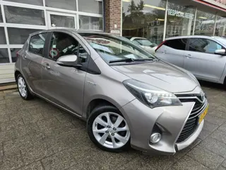Toyota Yaris 1.5 Hybrid Dynamic Trekhaak (bj 2015)