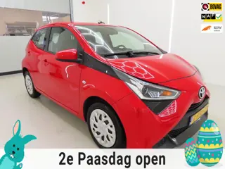 Toyota Aygo 1.0 VVT-i x-play+apple-carplay-navigatie+airco = 30-DECEMBER 2019